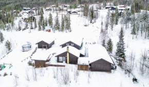 A wonderful estate of two houses for all seasons!